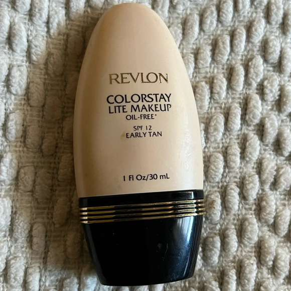 🤍New Revlon Colorstay Lite Makeup🤍 - Picture 2 of 3